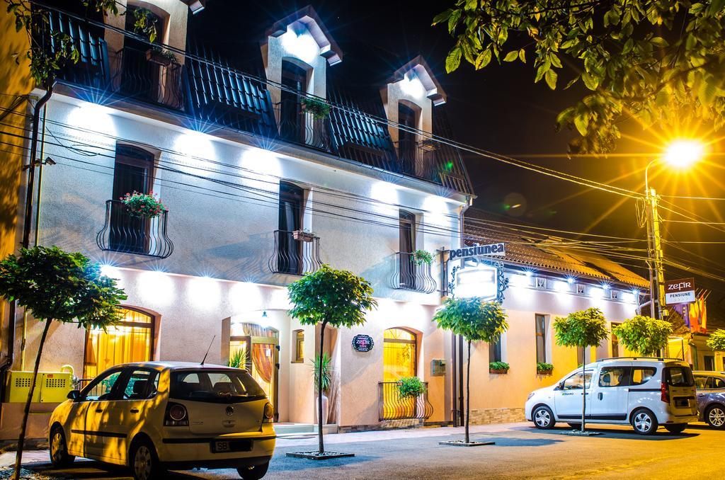 Hotel-Pensiunea Zefir Τιμισοάρα Εξωτερικό φωτογραφία