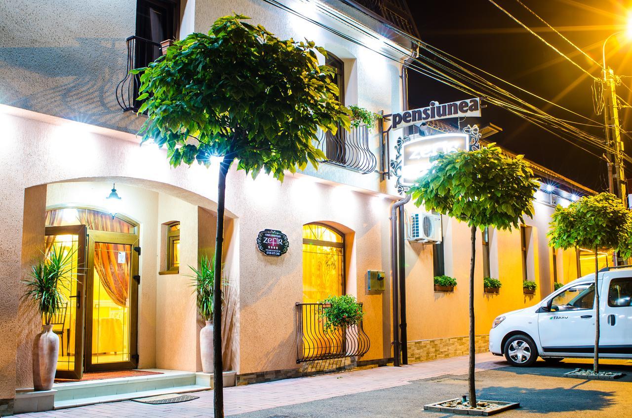 Hotel-Pensiunea Zefir Τιμισοάρα Εξωτερικό φωτογραφία