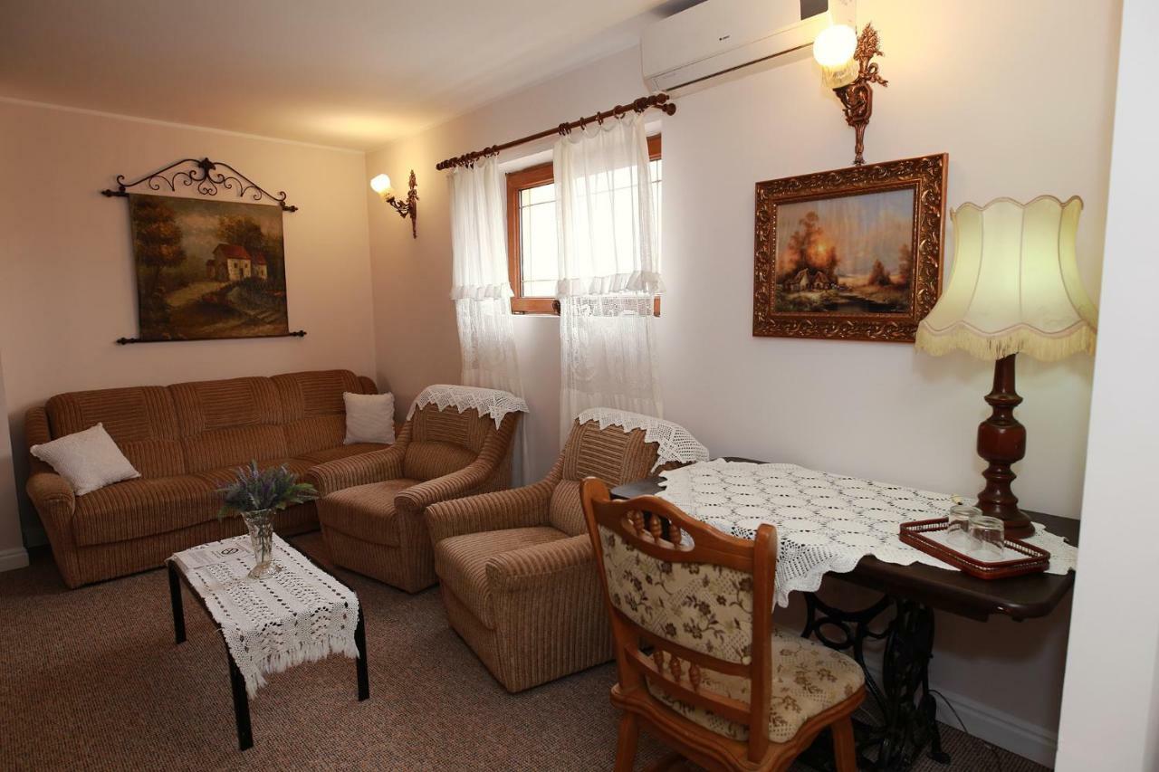 Hotel-Pensiunea Zefir Τιμισοάρα Εξωτερικό φωτογραφία