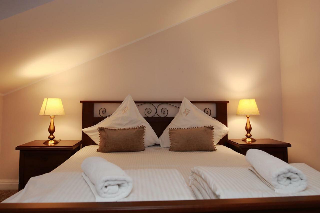 Hotel-Pensiunea Zefir Τιμισοάρα Εξωτερικό φωτογραφία