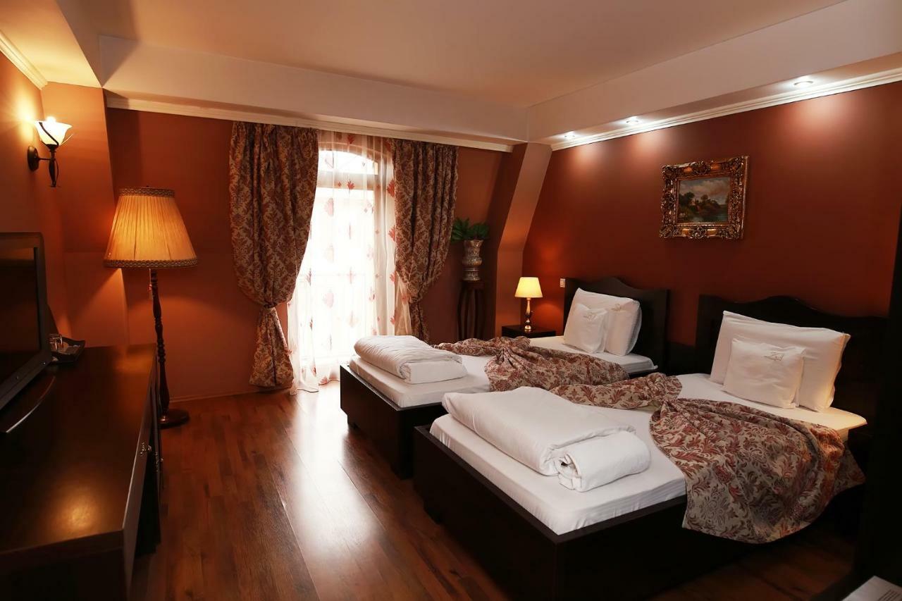 Hotel-Pensiunea Zefir Τιμισοάρα Εξωτερικό φωτογραφία