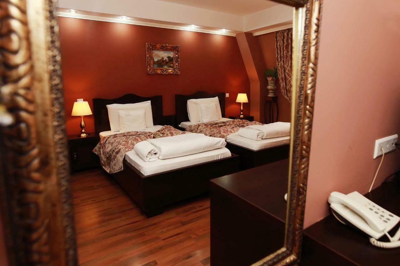 Hotel-Pensiunea Zefir Τιμισοάρα Εξωτερικό φωτογραφία