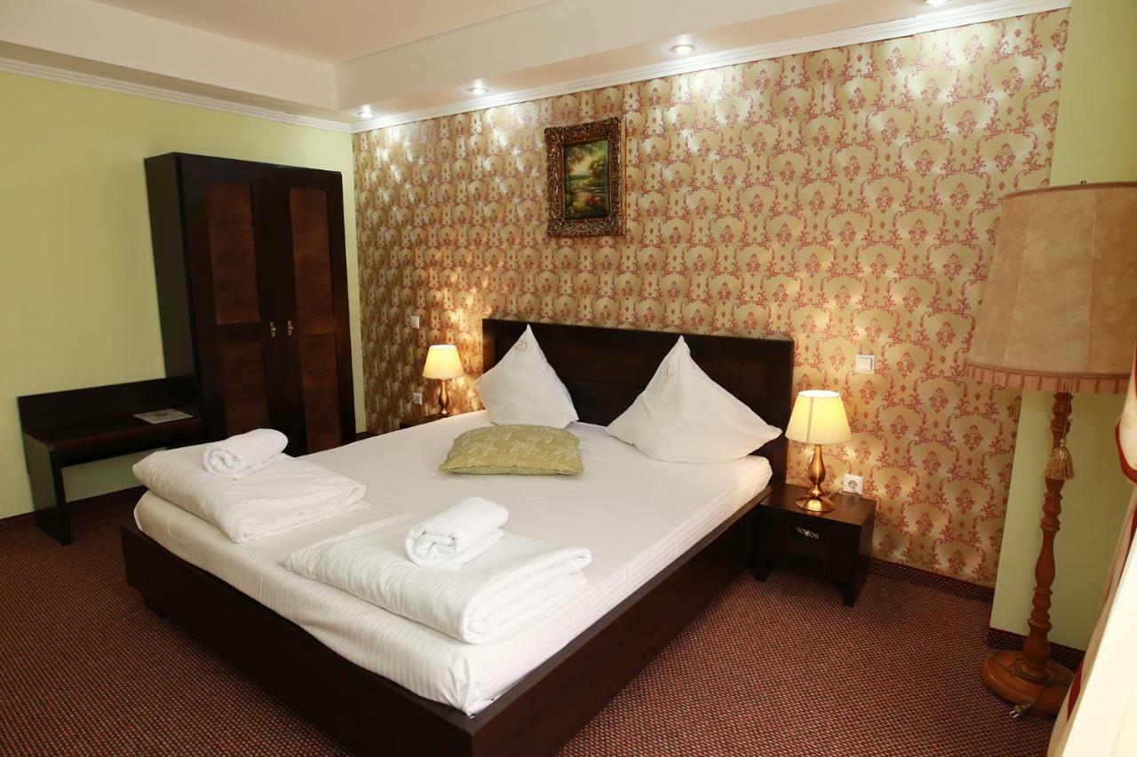 Hotel-Pensiunea Zefir Τιμισοάρα Εξωτερικό φωτογραφία
