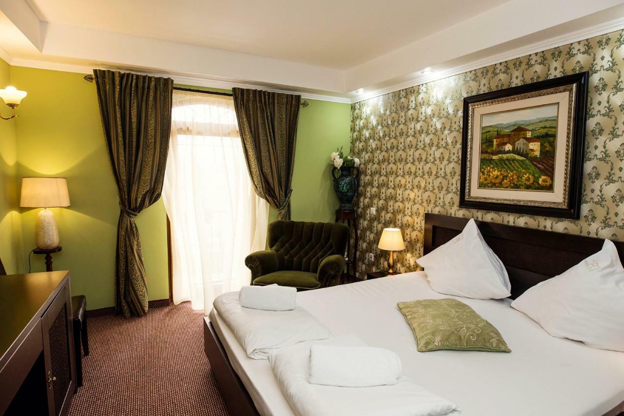 Hotel-Pensiunea Zefir Τιμισοάρα Εξωτερικό φωτογραφία